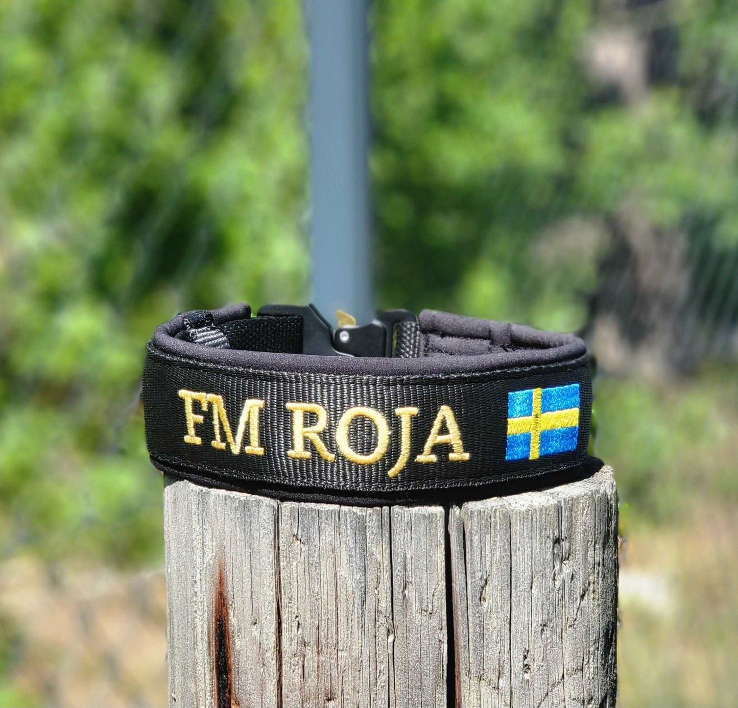 Broderat halsband